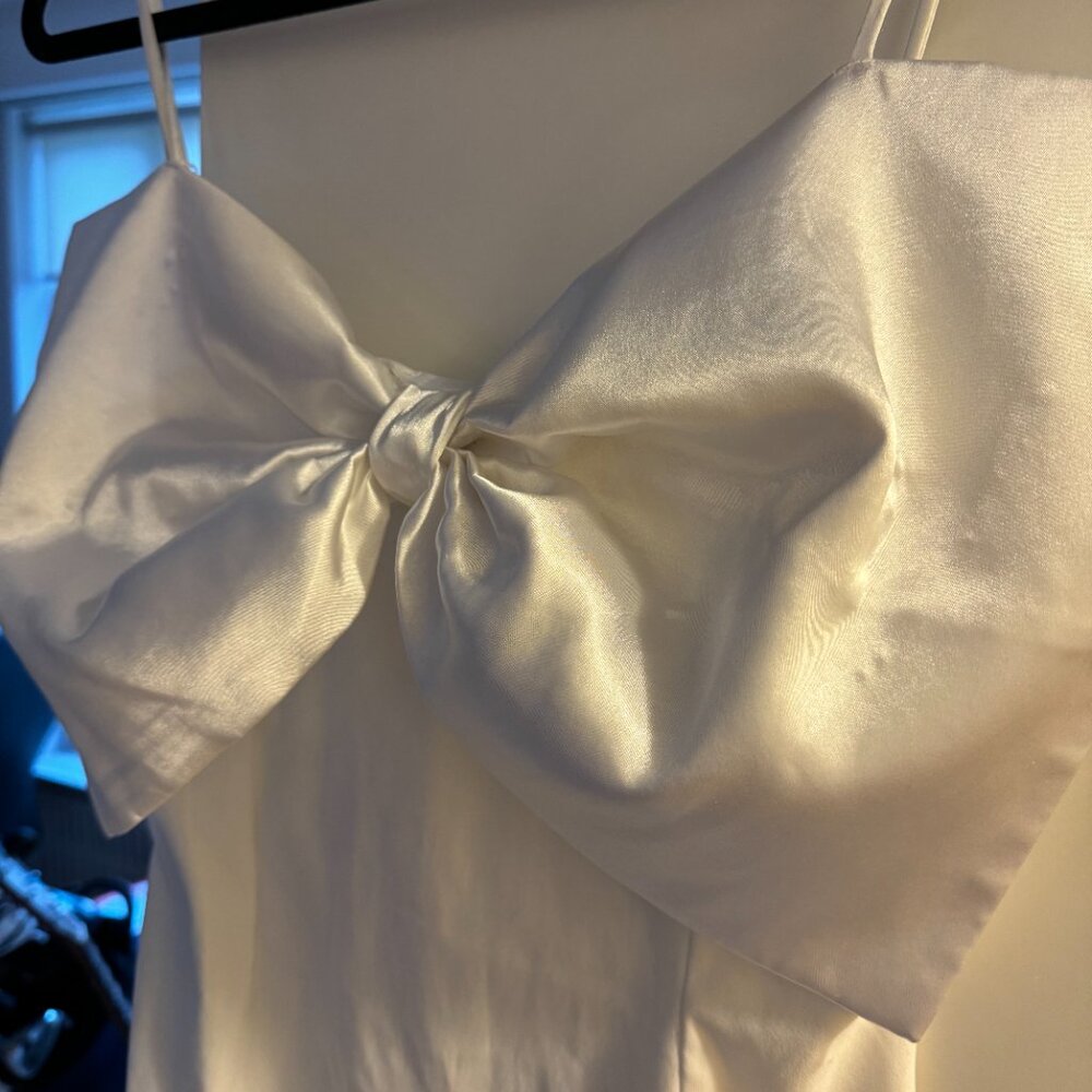 White Mini Bridal Dress with Oversized Satin Bow - Picture 4 of 6